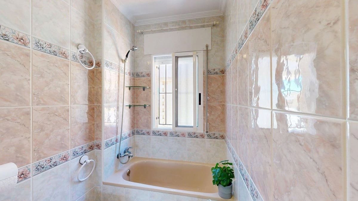 Casa de 3 habitaciones en Pilar de la Horadada en venta - 230.000 € (Ref: 9813949)