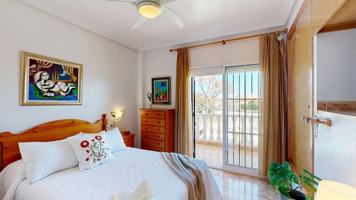 Casa de 3 habitaciones en Pilar de la Horadada en venta - 230.000 € (Ref: 9813949)