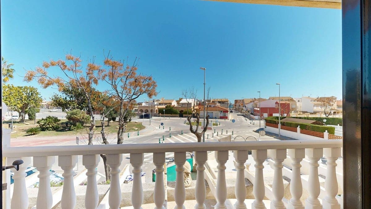 Casa de 3 habitaciones en Pilar de la Horadada en venta - 230.000 € (Ref: 9813949)