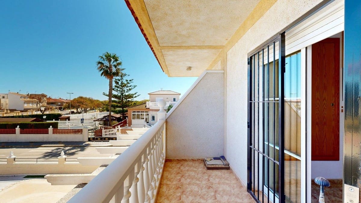 Casa de 3 habitaciones en Pilar de la Horadada en venta - 230.000 € (Ref: 9813949)