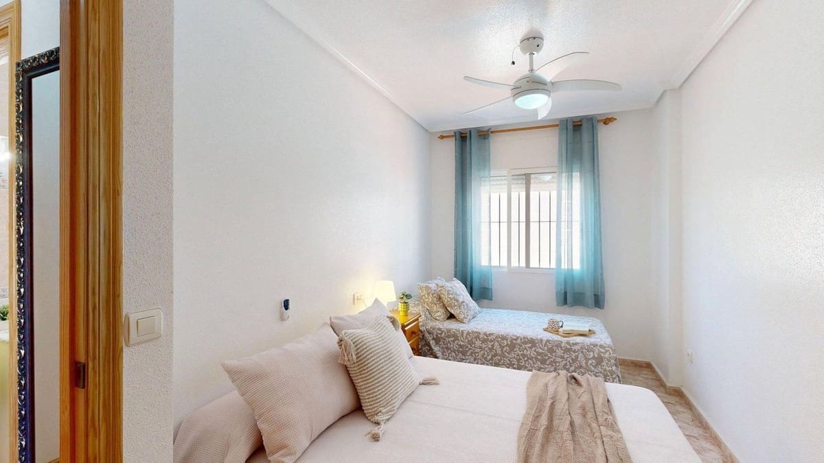 Casa de 3 habitaciones en Pilar de la Horadada en venta - 230.000 € (Ref: 9813949)