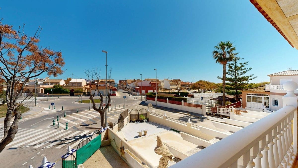 Casa de 3 habitaciones en Pilar de la Horadada en venta - 230.000 € (Ref: 9813949)
