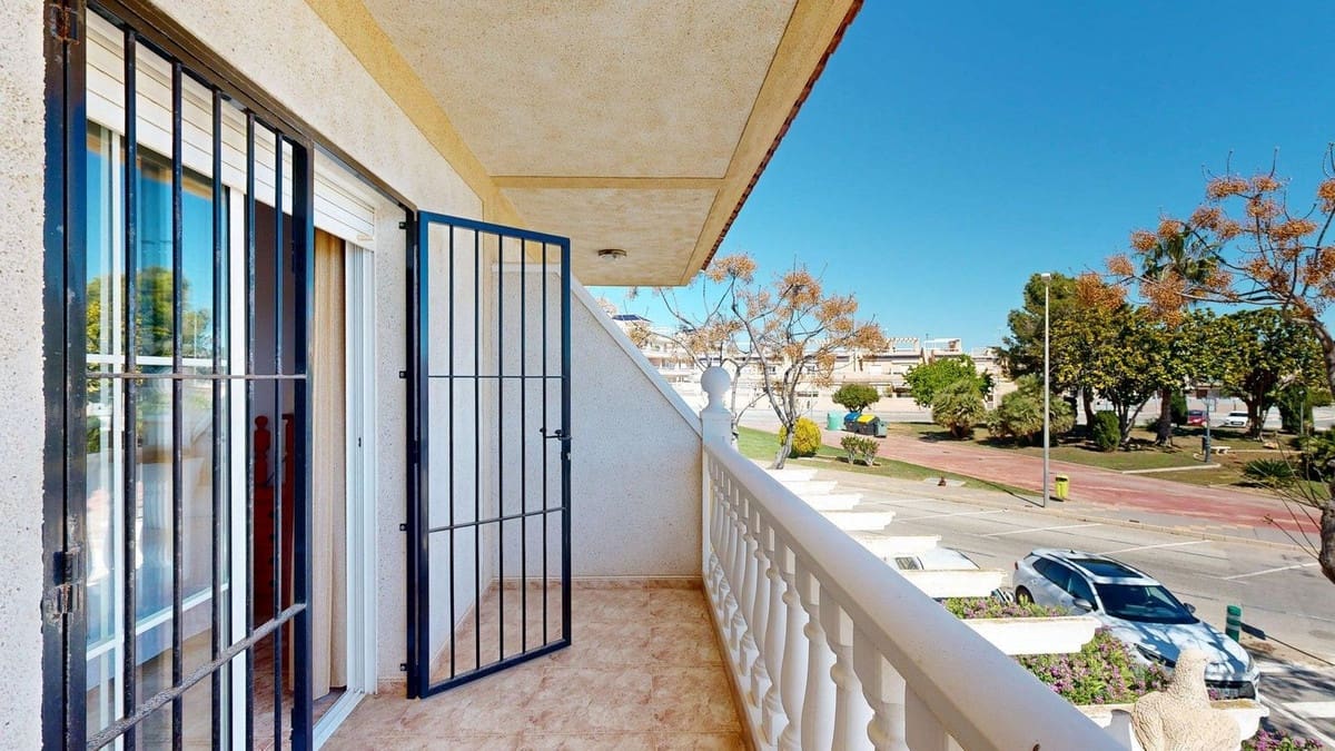 Casa de 3 habitaciones en Pilar de la Horadada en venta - 230.000 € (Ref: 9813949)