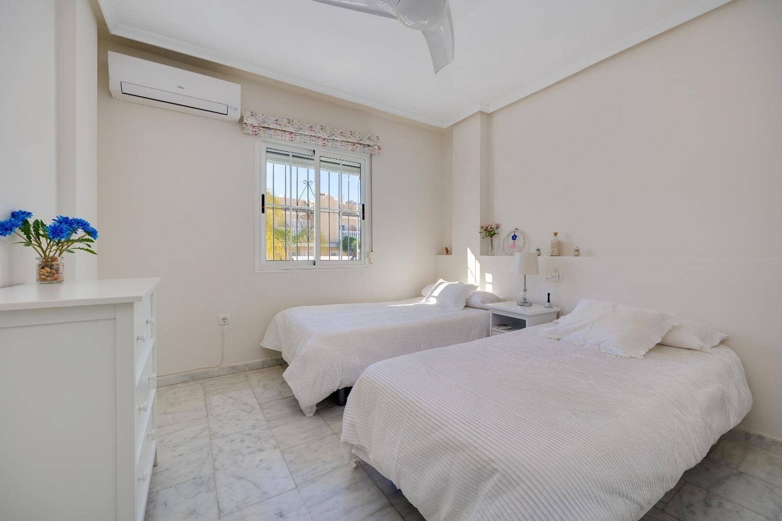 4 quarto Casa em Banda para venda em Orihuela Costa com piscina - 436 000 € (Ref: 9818763)
