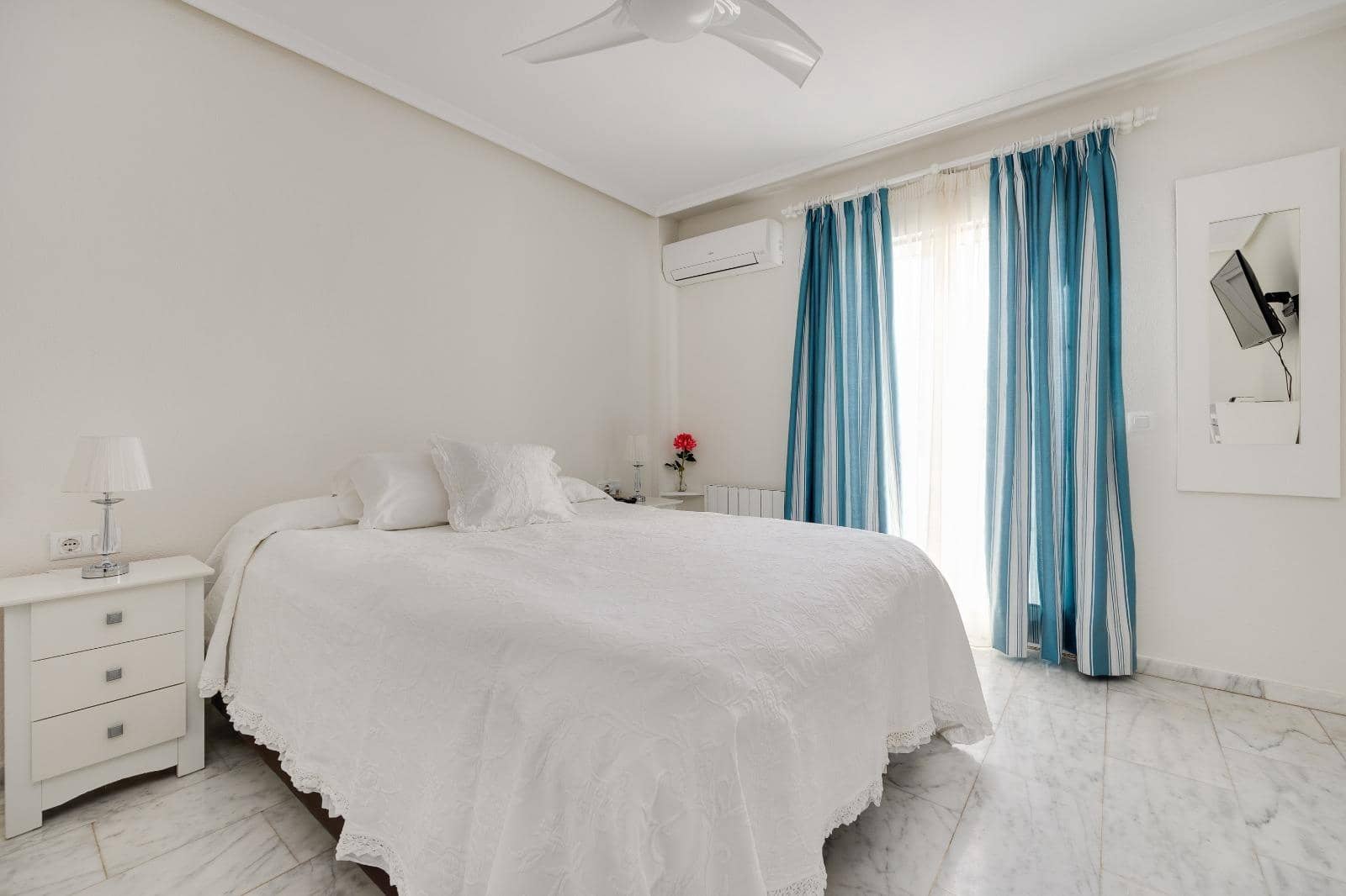 4 quarto Casa em Banda para venda em Orihuela Costa com piscina - 436 000 € (Ref: 9818763)