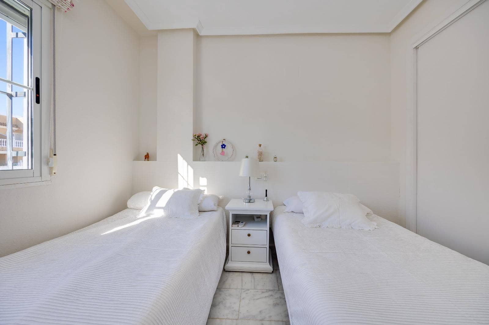 4 quarto Casa em Banda para venda em Orihuela Costa com piscina - 436 000 € (Ref: 9818763)