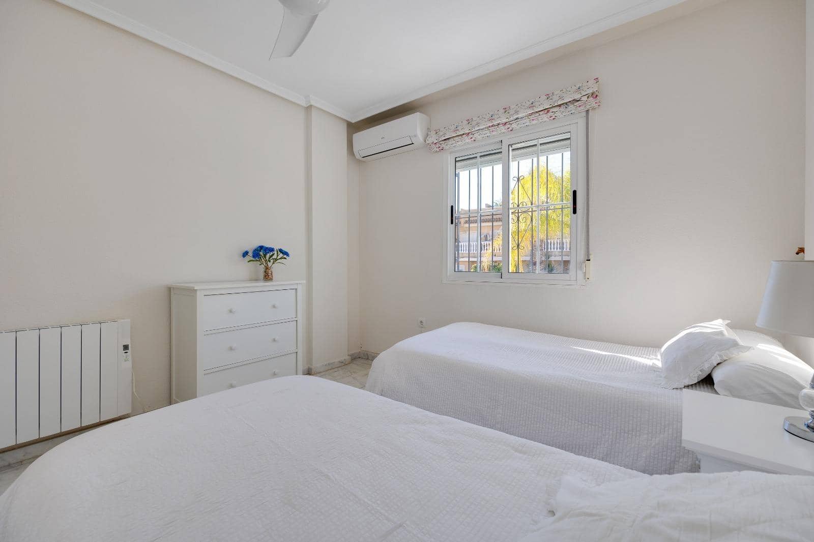 4 quarto Casa em Banda para venda em Orihuela Costa com piscina - 436 000 € (Ref: 9818763)