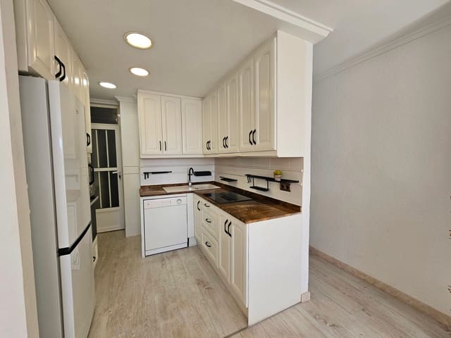 2 makuuhuone Huoneisto myytävänä paikassa Puerto Deportivo, Torrevieja - 265 000 € (Ref: 9825655)