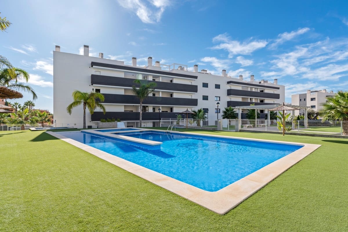 2 bedroom Penthouse for sale in Orihuela with pool garage - € 319,900 (Ref: 9825656)