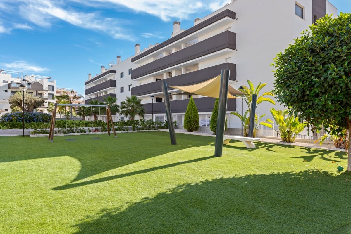 2 bedroom Penthouse for sale in Orihuela with pool garage - € 319,900 (Ref: 9825656)