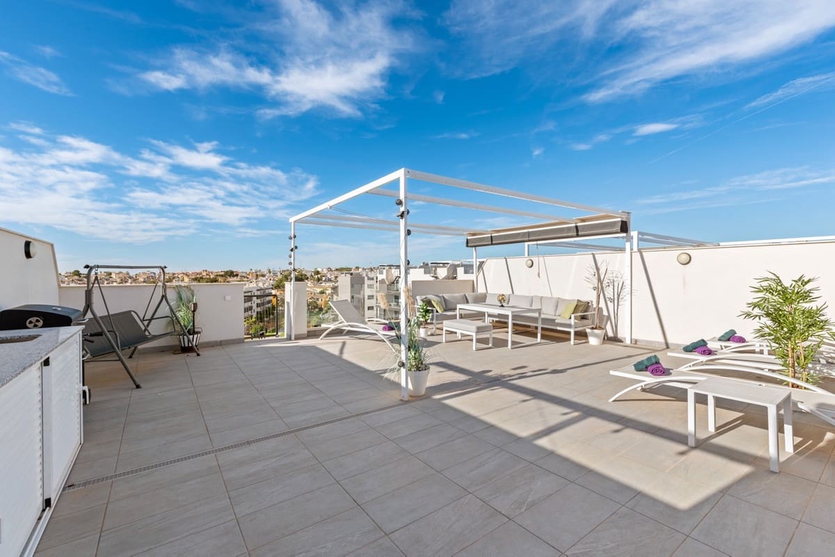 2 bedroom Penthouse for sale in Orihuela with pool garage - € 319,900 (Ref: 9825656)