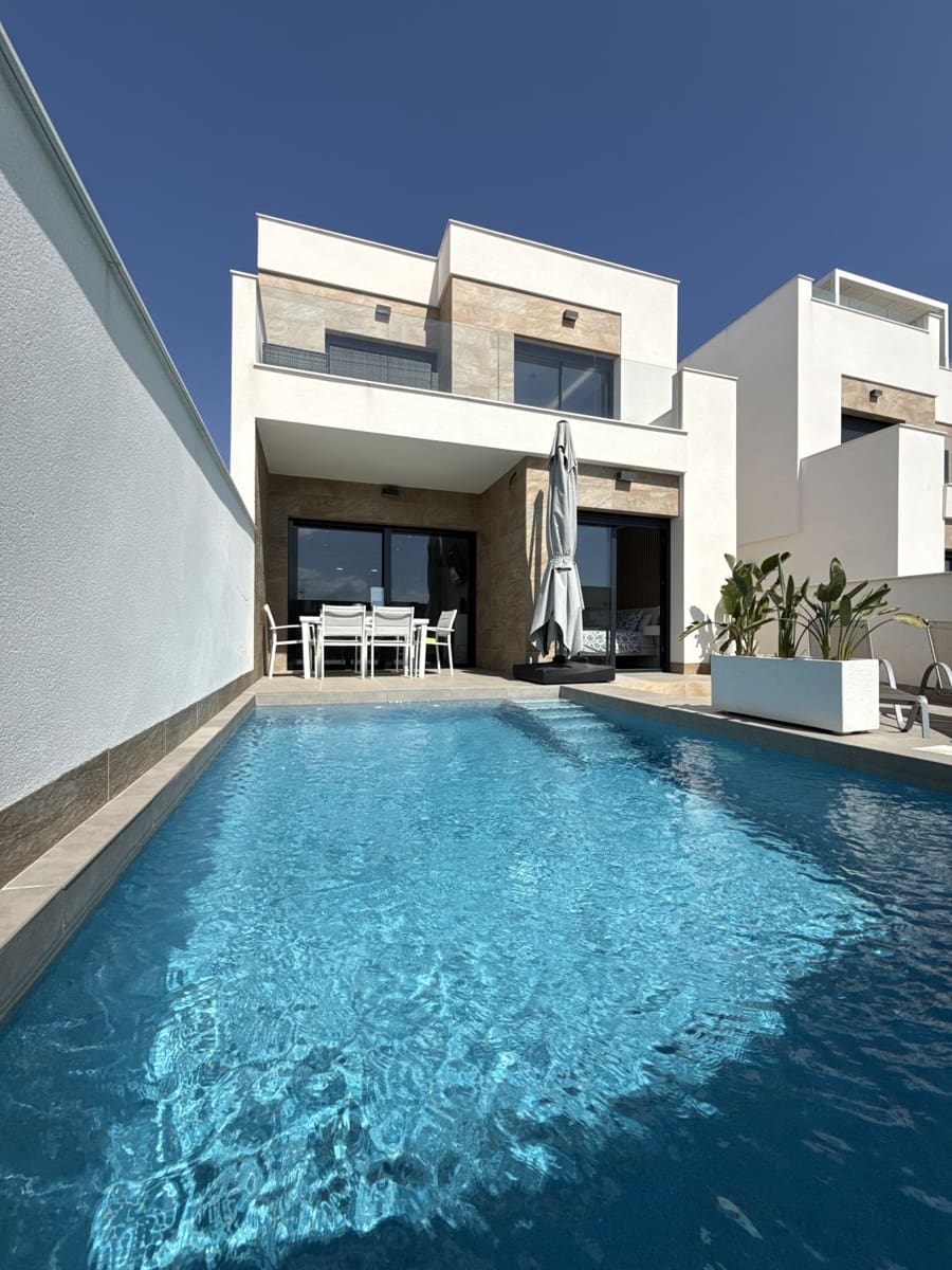 3 bedroom Villa for sale in Los Montesinos with pool - € 369,900 (Ref: 9825658)