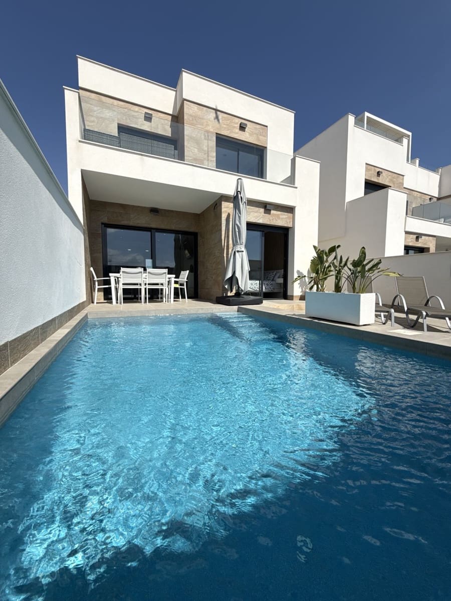 3 bedroom Villa for sale in Los Montesinos with pool - € 369,900 (Ref: 9825658)