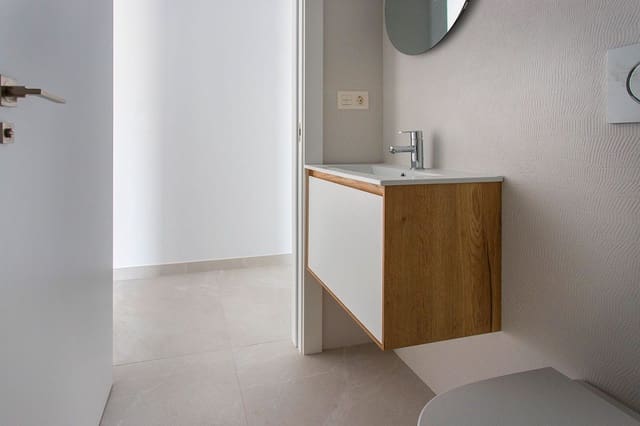 2 soveværelse Lejlighed til salg i Puerto Deportivo, Torrevieja - € 280.000 (Ref: 9825664)