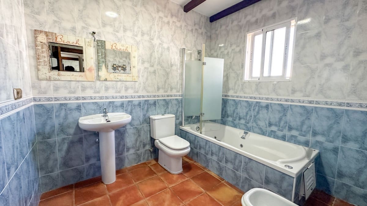 Casa de 3 habitaciones en San Miguel de Salinas en venta con piscina - 299.999 € (Ref: 9825665)