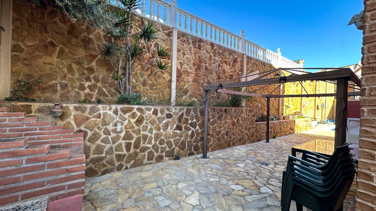 Casa de 3 habitaciones en San Miguel de Salinas en venta con piscina - 299.999 € (Ref: 9825665)