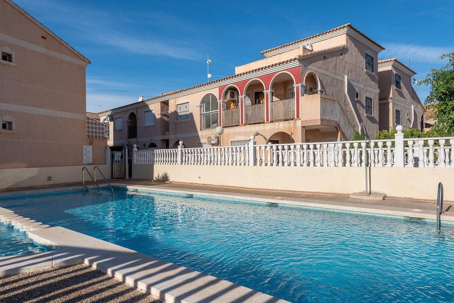 2 soveværelse Bungalow til salg i Orihuela Costa med swimmingpool - € 159.900 (Ref: 9827349)