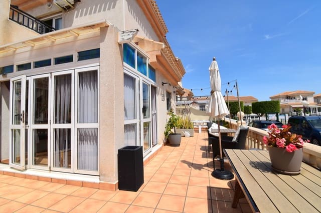 3 soveværelse Rækkehus til salg i Playa Flamenca, Orihuela med swimmingpool garage - € 249.000 (Ref: 9827396)