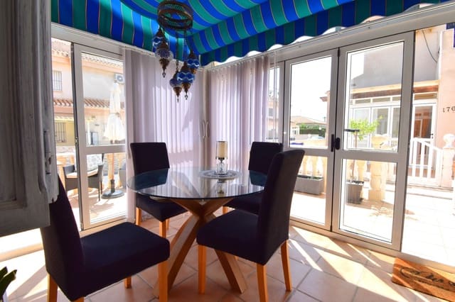 3 soveværelse Rækkehus til salg i Playa Flamenca, Orihuela med swimmingpool garage - € 249.000 (Ref: 9827396)