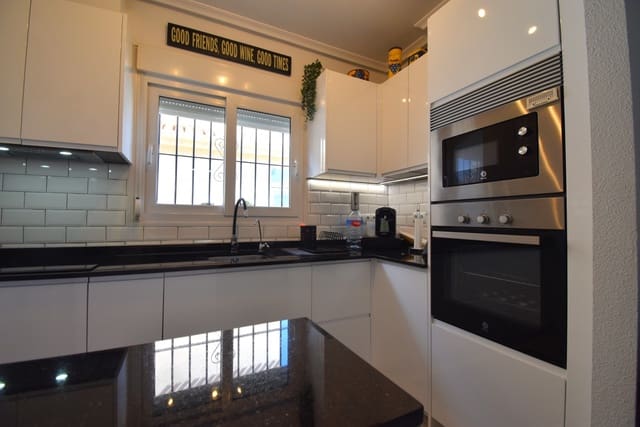 3 chambre Villa/Maison Semi-Mitoyenne à vendre à Playa Flamenca, Orihuela avec piscine garage - 249 000 € (Ref: 9827397)
