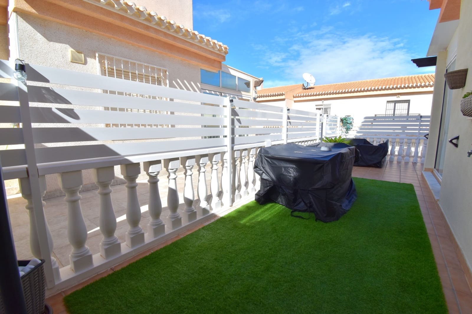 3 quarto Moradia Geminada para venda em Orihuela Costa com piscina garagem - 249 000 € (Ref: 9827397)