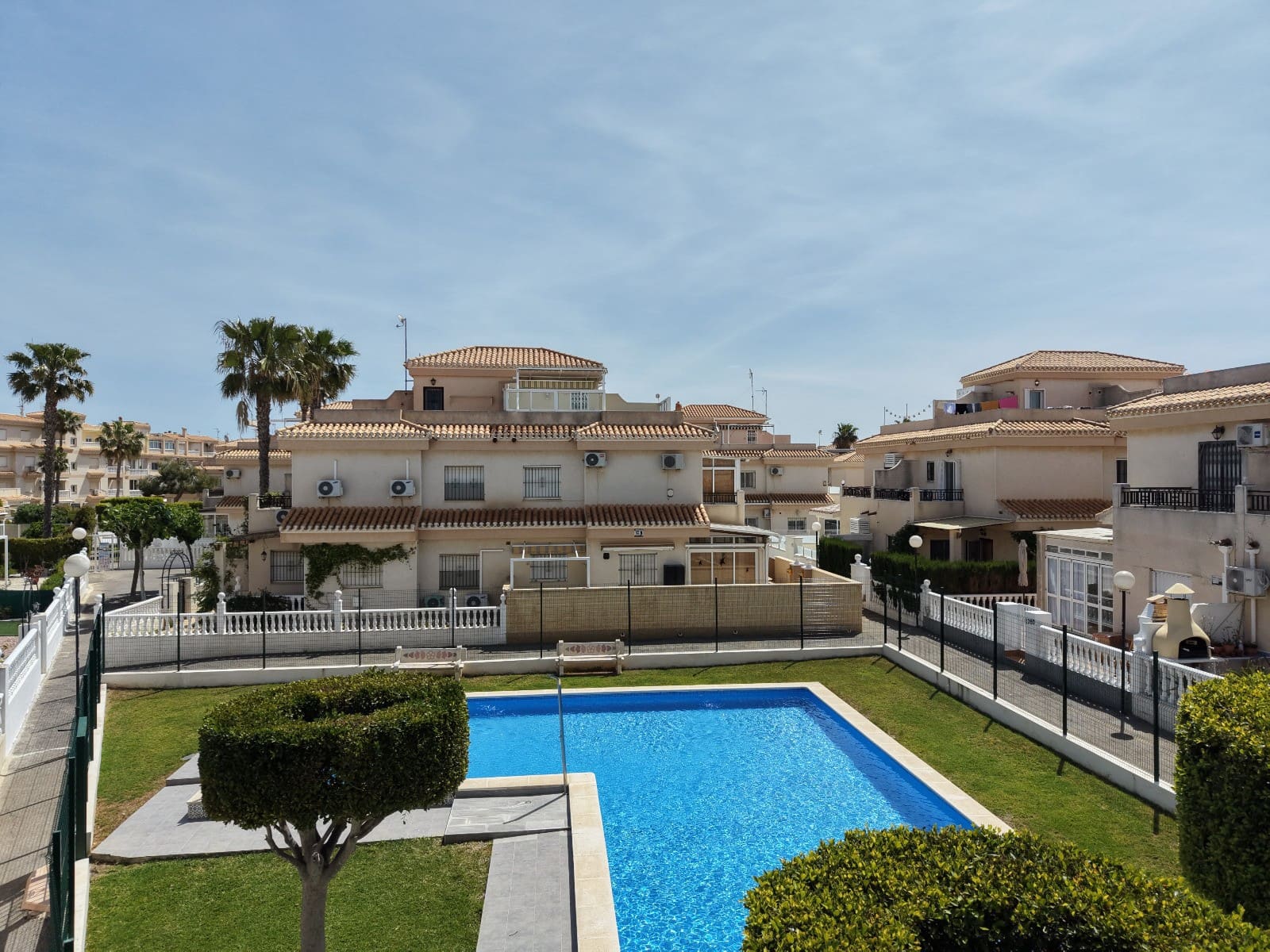 3 quarto Moradia Geminada para venda em Orihuela Costa com piscina garagem - 249 000 € (Ref: 9827397)