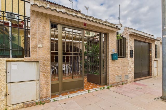 Casa de 3 habitaciones en Centro, Los Alcázares en venta - 150.000 € (Ref: 9833966)