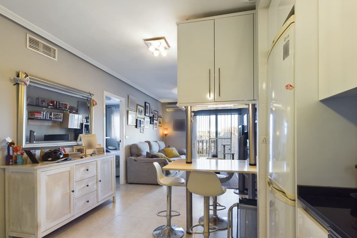 2 soveværelse Lejlighed til salg i Los Alcazares - € 199.995 (Ref: 9833969)