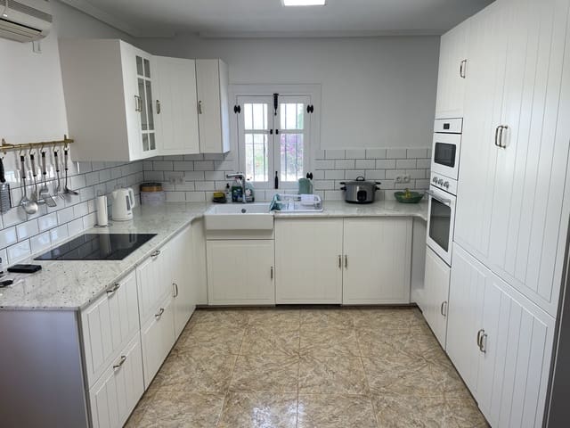5 bedroom Villa for sale in Alhama de Murcia with pool garage - € 299,950 (Ref: 9833971)