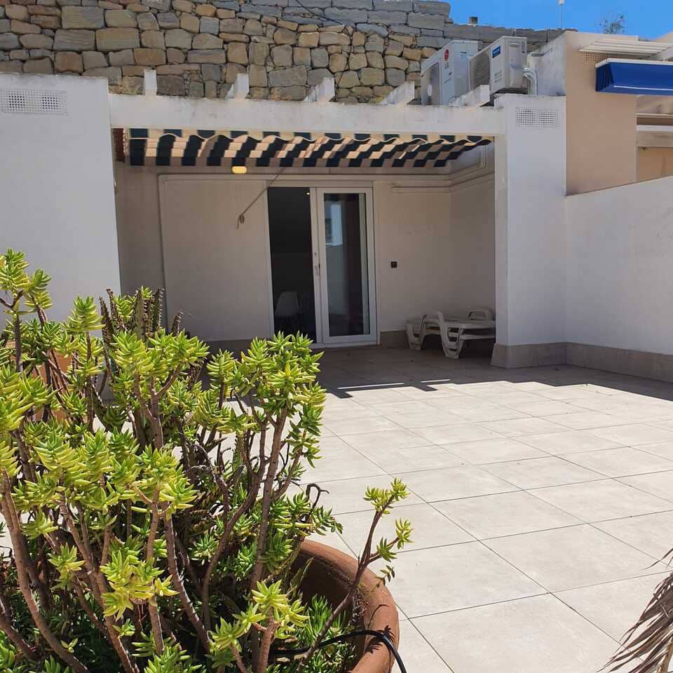 3 bedroom Townhouse for sale in La Marquesa with pool - € 280,000 (Ref: 9838666)