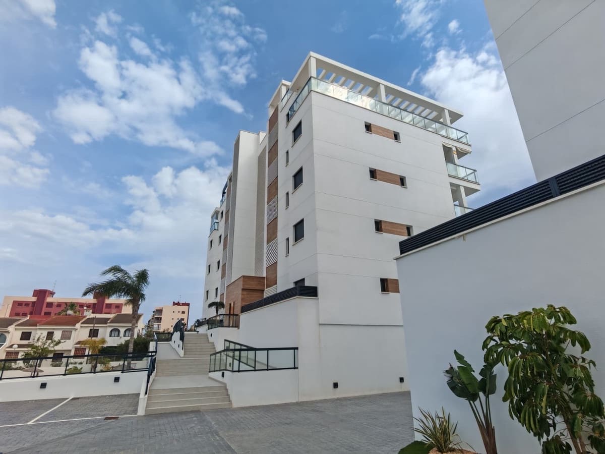 3 bedroom Apartment for sale in Orihuela with pool garage - € 577,500 (Ref: 9840469)