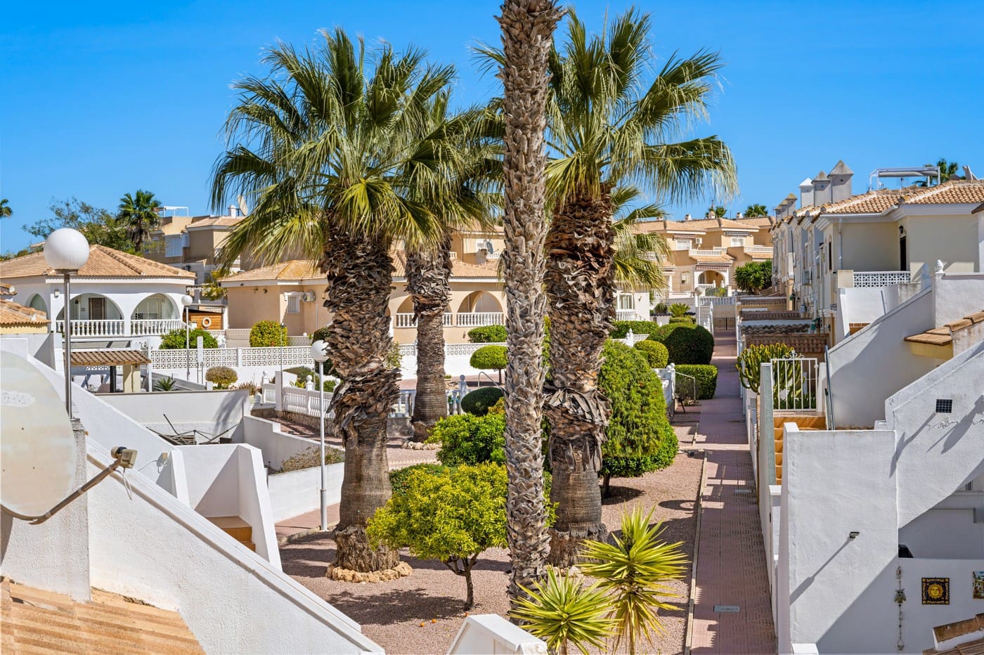 Pareado de 3 habitaciones en Benijófar en venta con piscina - 229.000 € (Ref: 9840480)