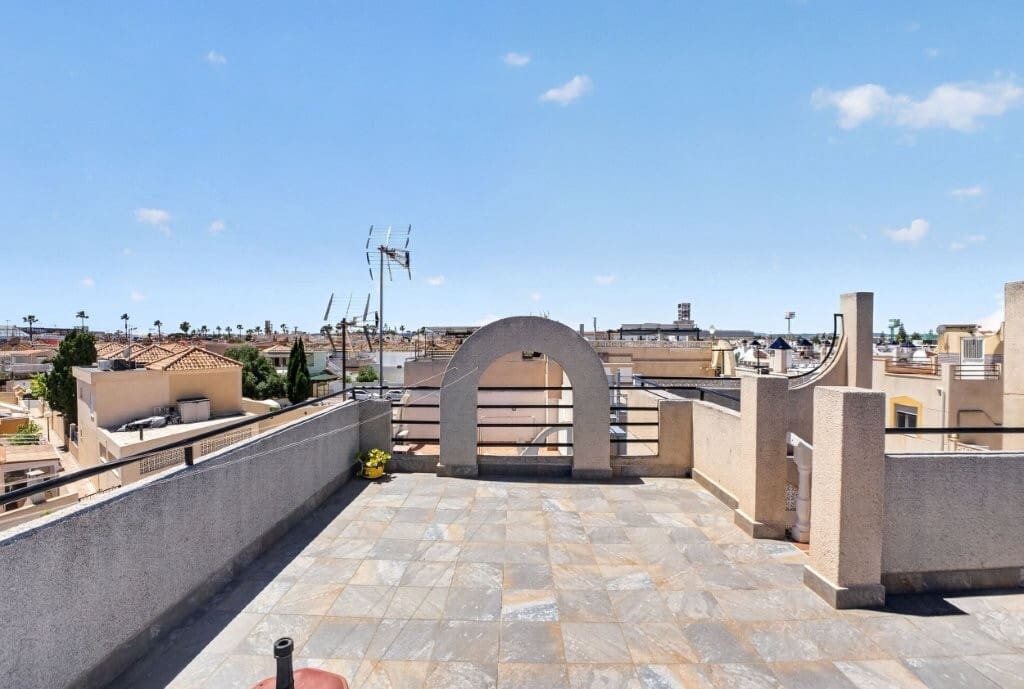 1 Zimmer Penthouse zu verkaufen in Torrevieja mit Pool - 115.000 € (Ref: 9855867)