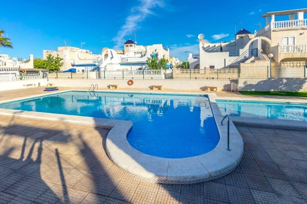 1 Zimmer Penthouse zu verkaufen in Torrevieja mit Pool - 115.000 € (Ref: 9855867)