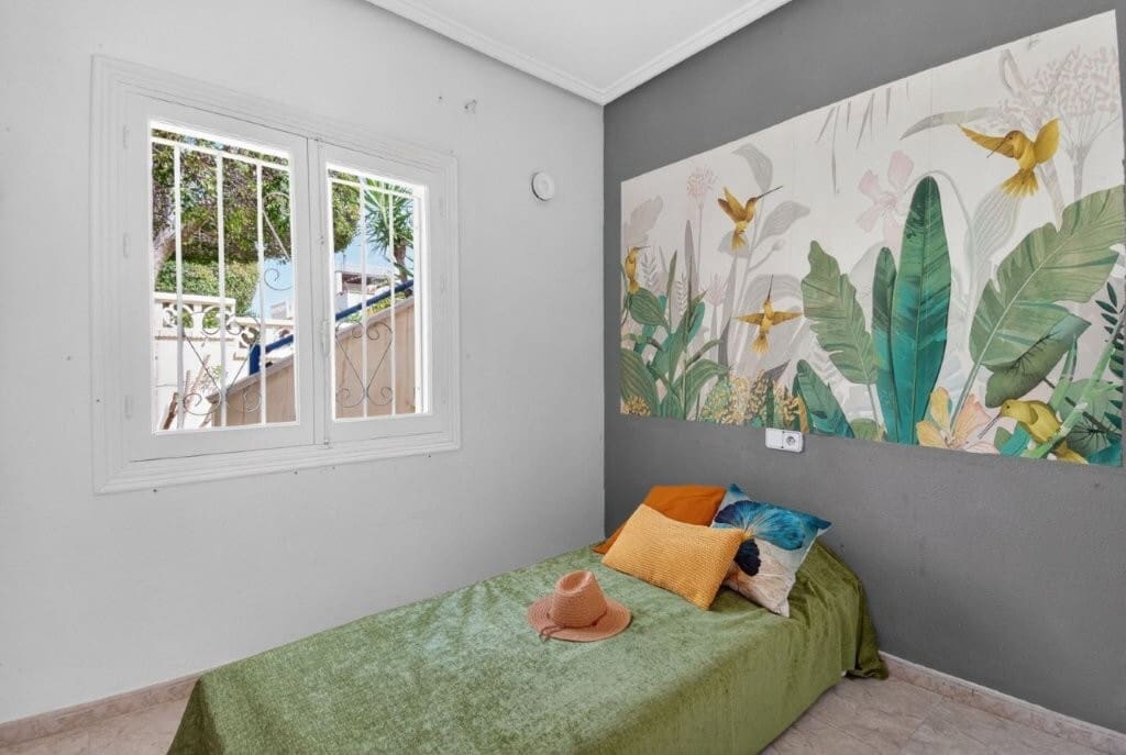 4 soveværelse Byhus til salg i Torrevieja med swimmingpool - € 185.000 (Ref: 9855911)