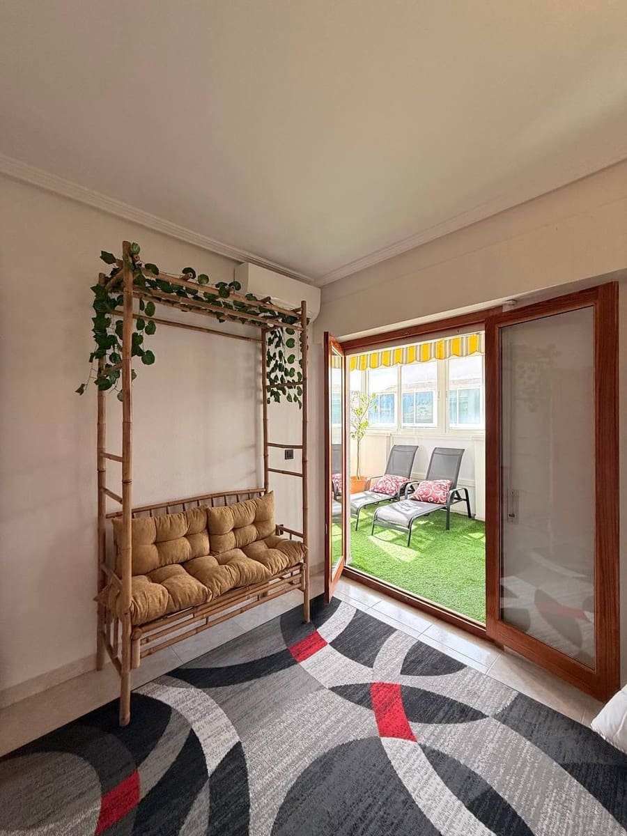 2 makuuhuone Kattohuoneisto myytävänä paikassa Torrevieja - 265 000 € (Ref: 9857704)