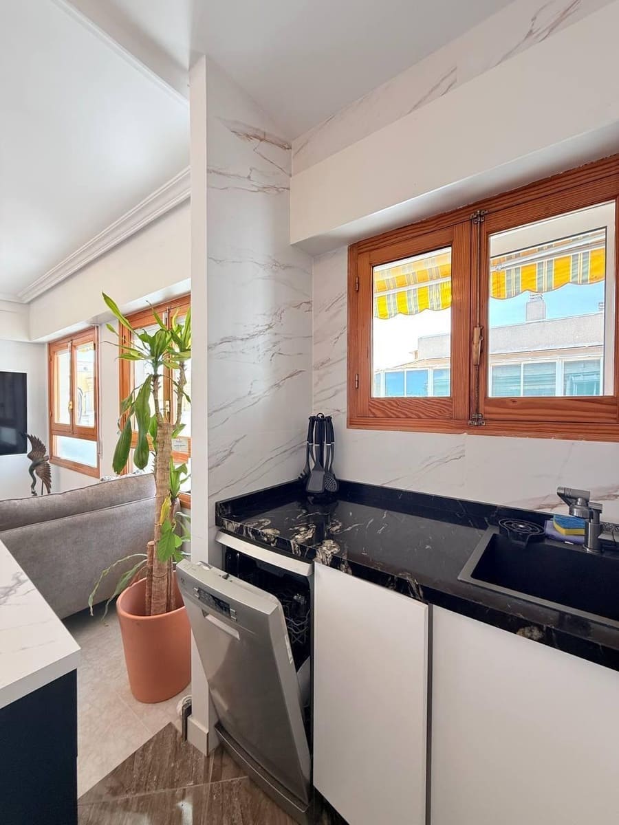 2 makuuhuone Kattohuoneisto myytävänä paikassa Torrevieja - 265 000 € (Ref: 9857704)