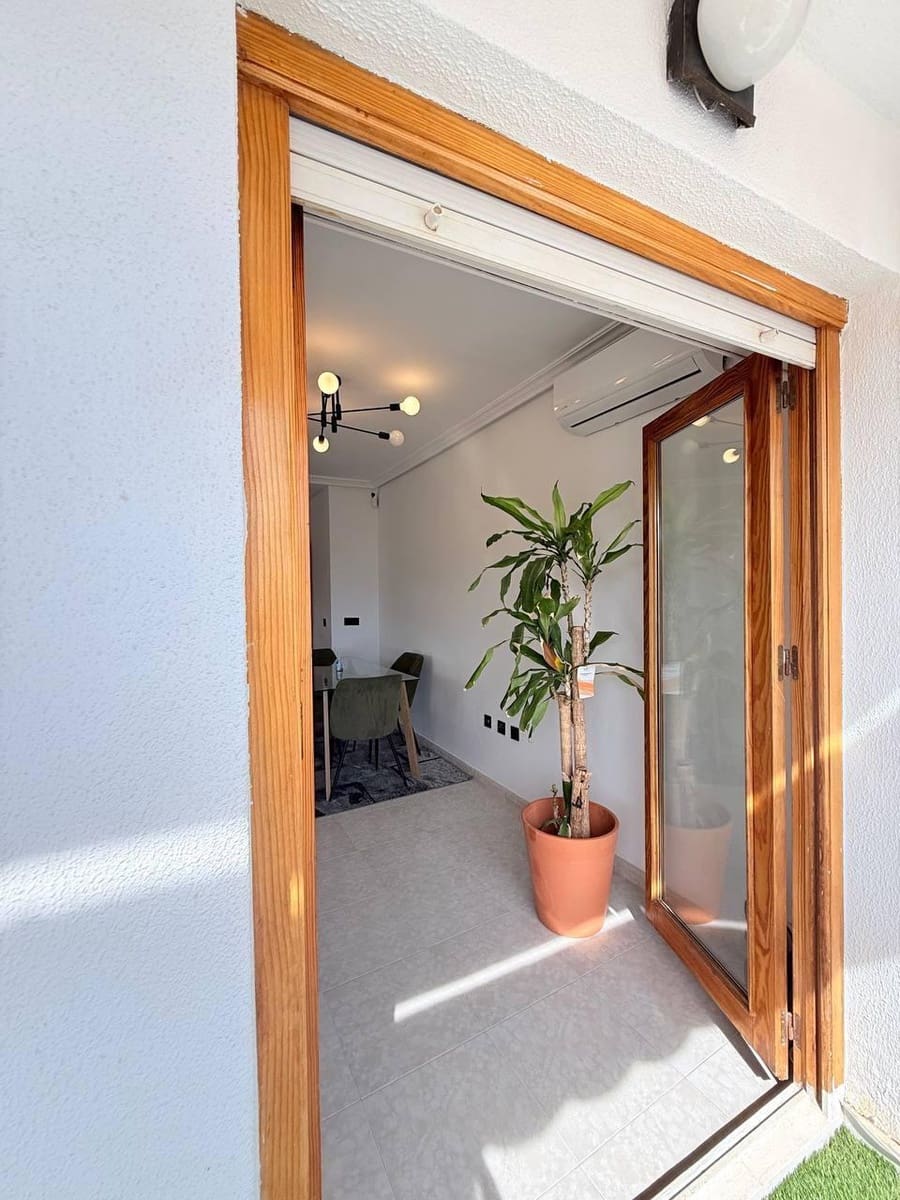 2 makuuhuone Kattohuoneisto myytävänä paikassa Torrevieja - 265 000 € (Ref: 9857704)