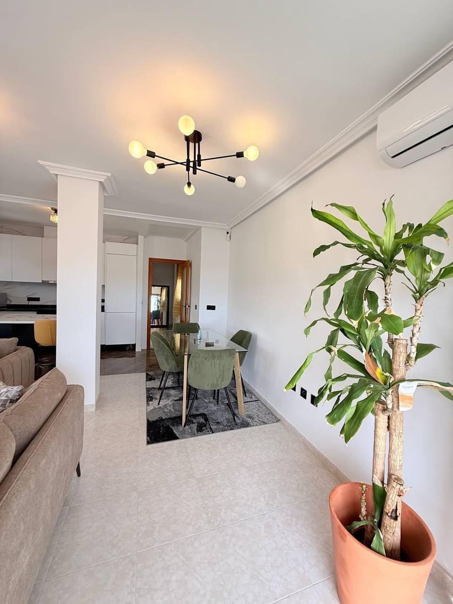 2 makuuhuone Kattohuoneisto myytävänä paikassa Torrevieja - 265 000 € (Ref: 9857704)