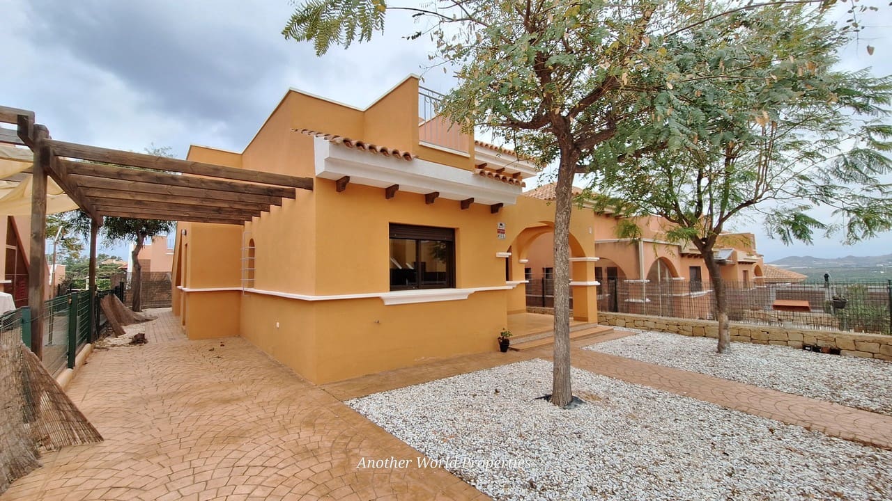 2 bedroom Villa for sale in Isla Plana with pool garage - € 249,999 (Ref: 9869545)