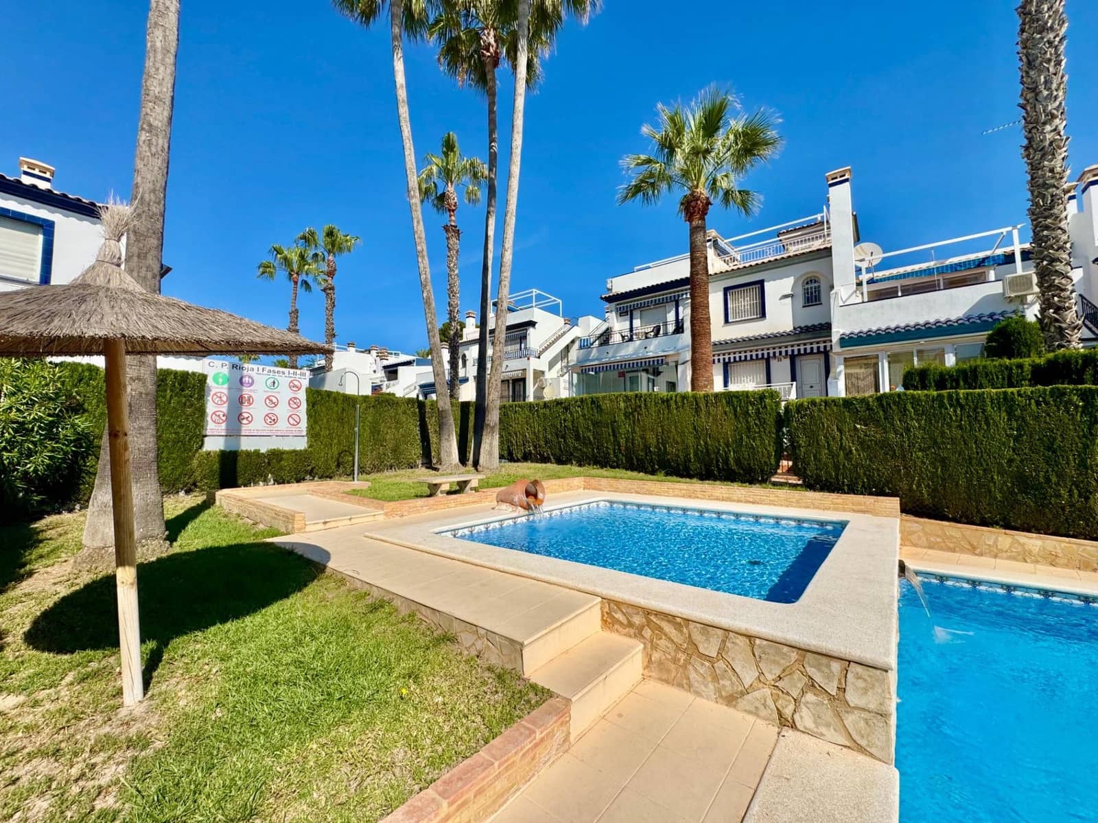 2 chambre Bungalow à vendre à Orihuela Costa avec piscine - 220 000 € (Ref: 9869579)