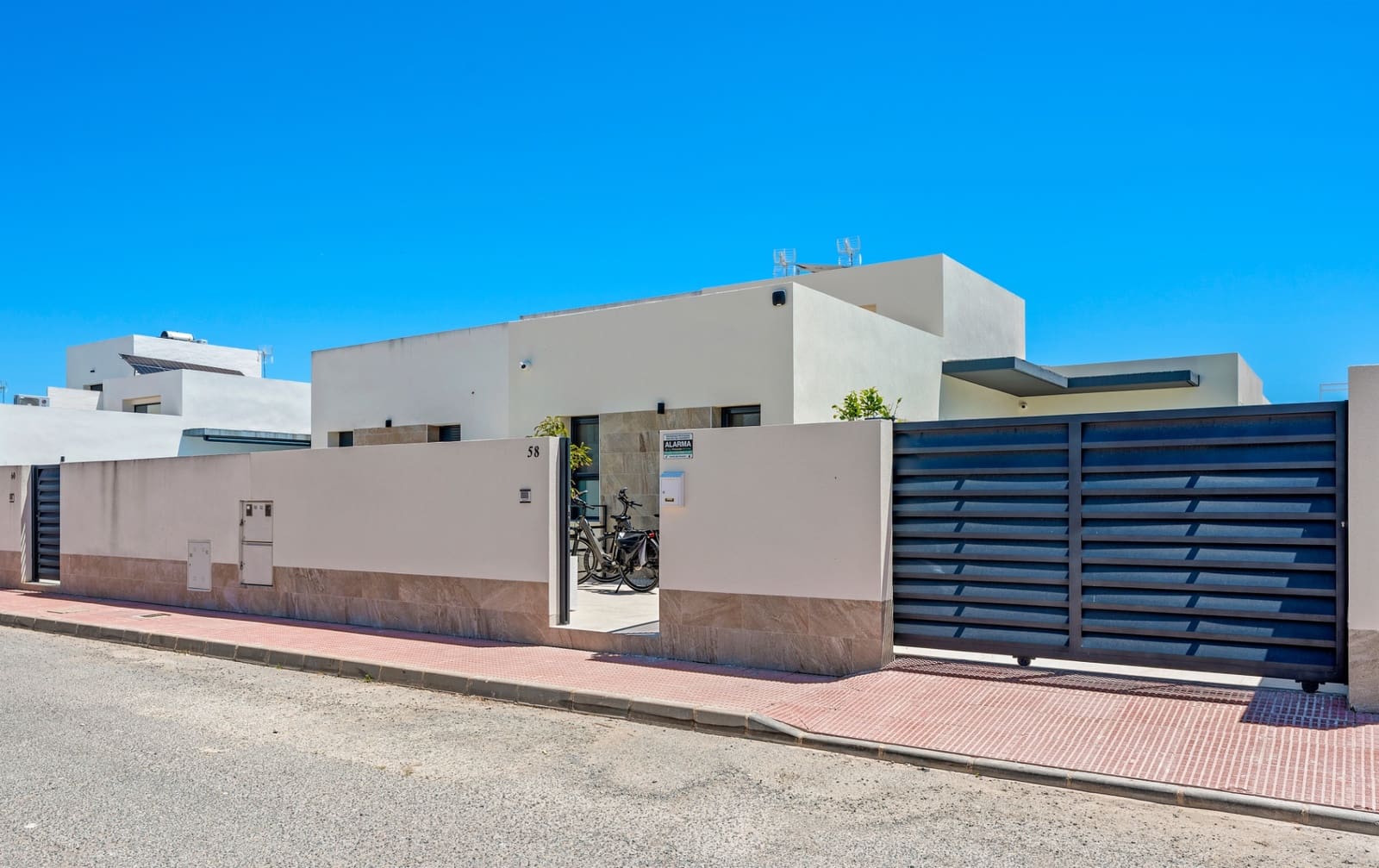 3 bedroom Villa for sale in Daya Nueva with pool - € 399,900 (Ref: 9869585)
