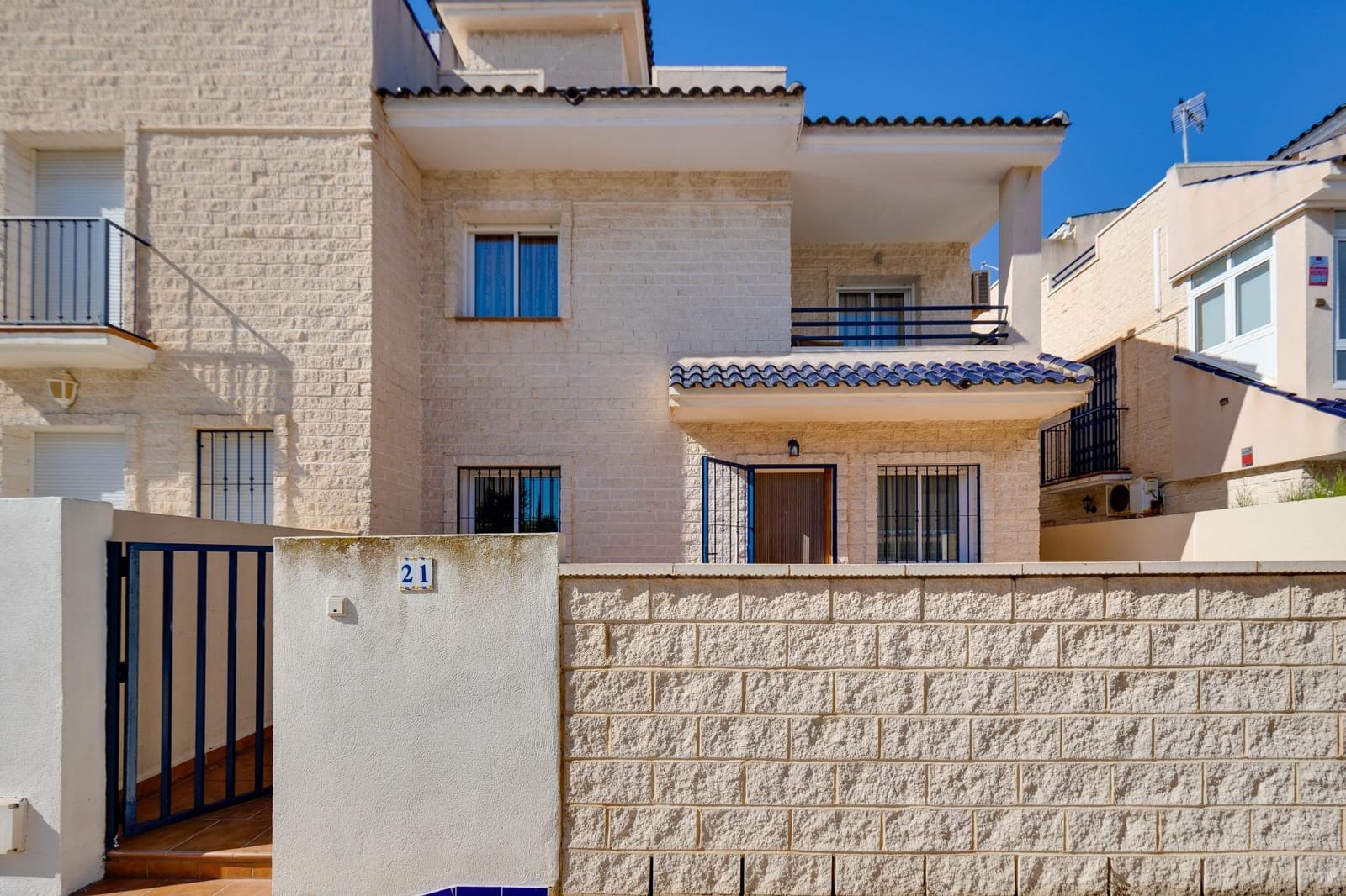 3 sovrum Hus till salu i Torrevieja med pool - 215 000 € (Ref: 9879507)