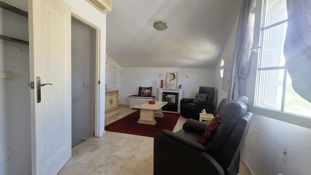 4 bedroom Townhouse for sale in Los Dolses with pool garage - € 295,000 (Ref: 9902225)