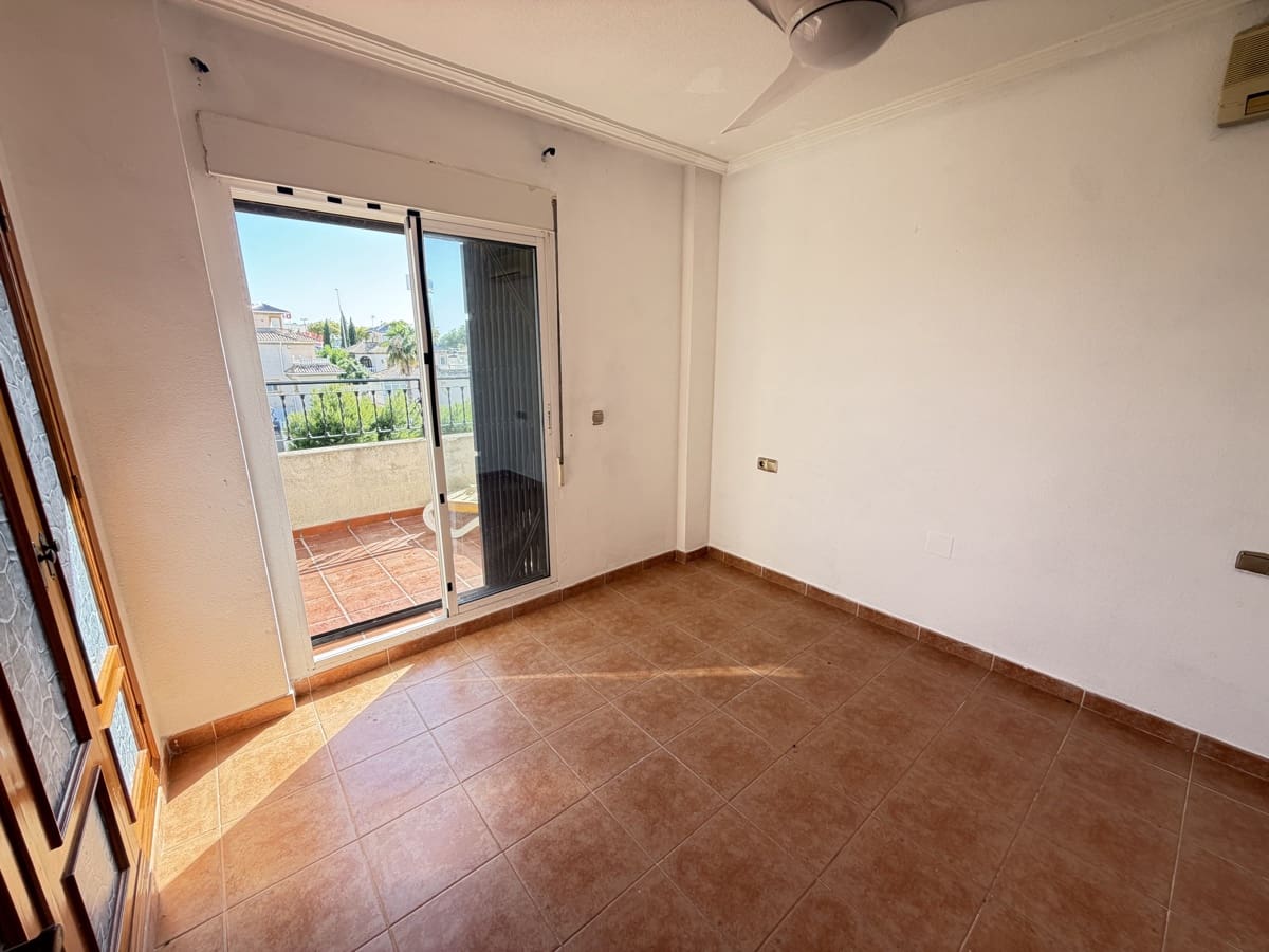 3 soverom Kjedet enebolig til salgs i Playa Flamenca med svømmebasseng - € 195 000 (Ref: 9902248)
