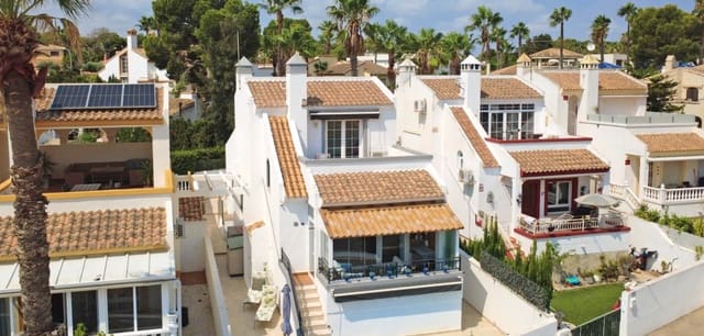 3 soveværelse Villa til salg i Villamartin, Orihuela med swimmingpool - € 424.900 (Ref: 9929630)