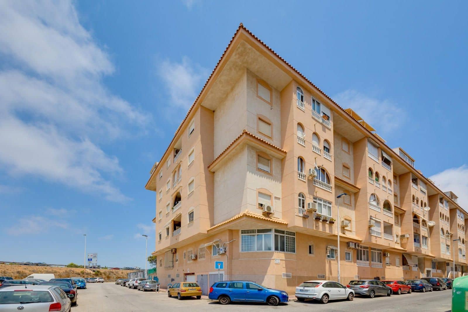 2 slaapkamer Appartement te koop in Torrevieja met zwembad - € 129.969 (Ref: 9944684)
