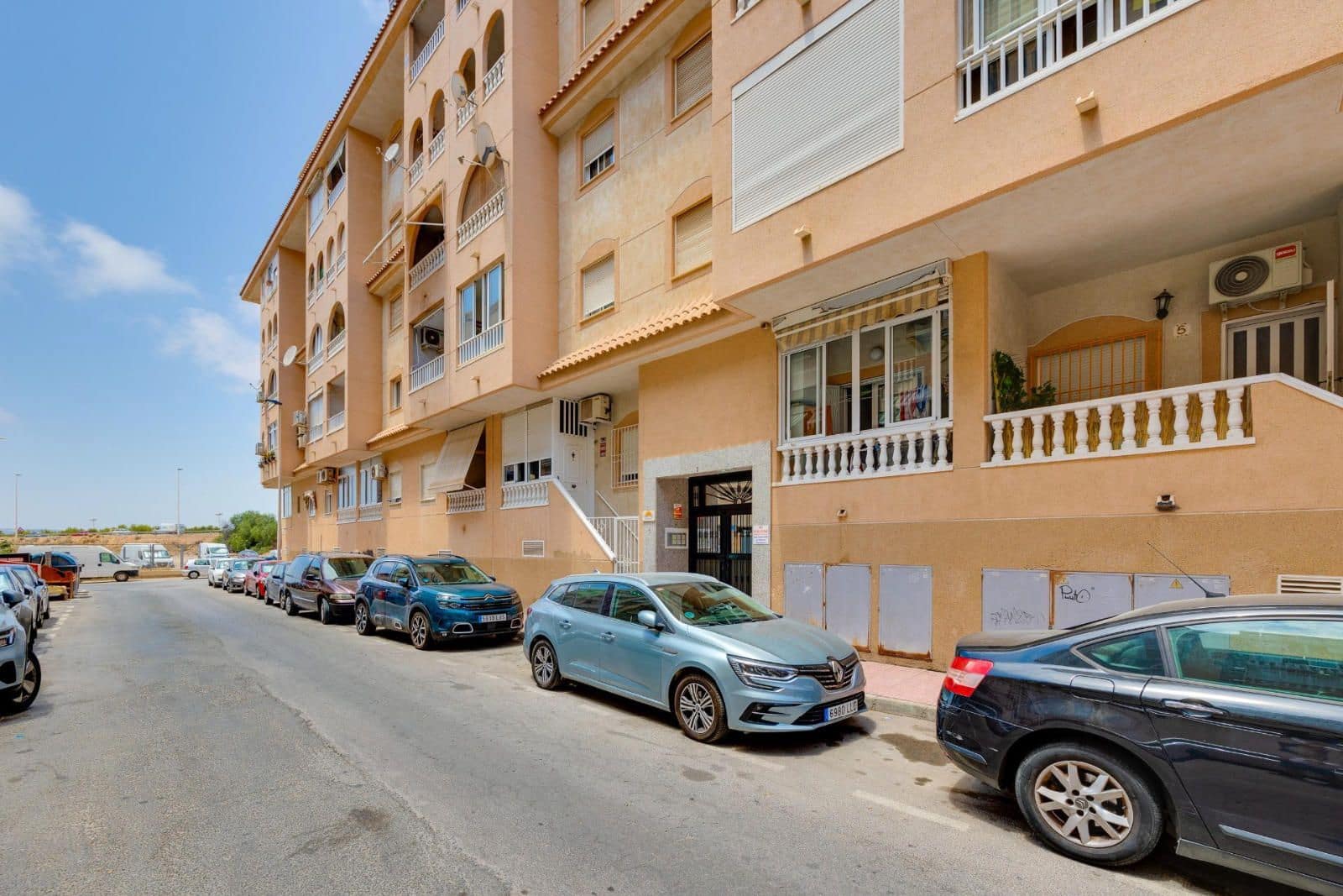 2 slaapkamer Appartement te koop in Torrevieja met zwembad - € 129.969 (Ref: 9944684)