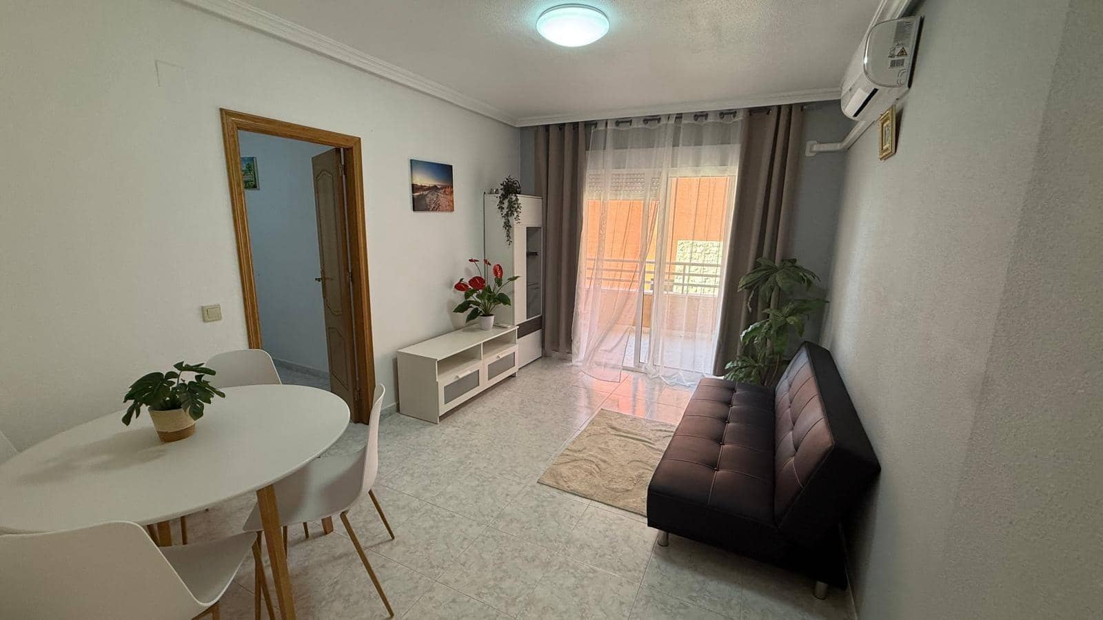 1 soverom Leilighet til salgs i Torrevieja med svømmebasseng - € 110 000 (Ref: 9944689)