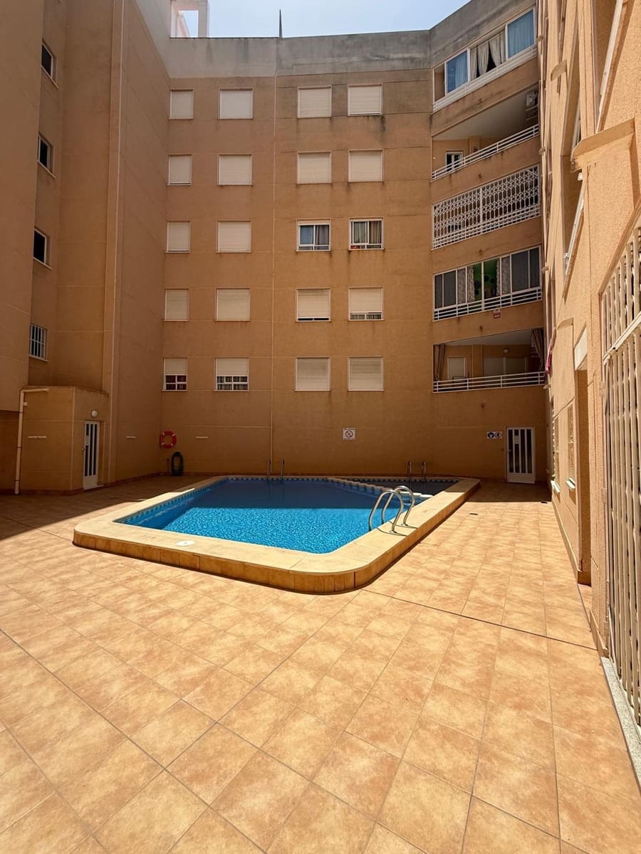 1 soverom Leilighet til salgs i Torrevieja med svømmebasseng - € 110 000 (Ref: 9944689)